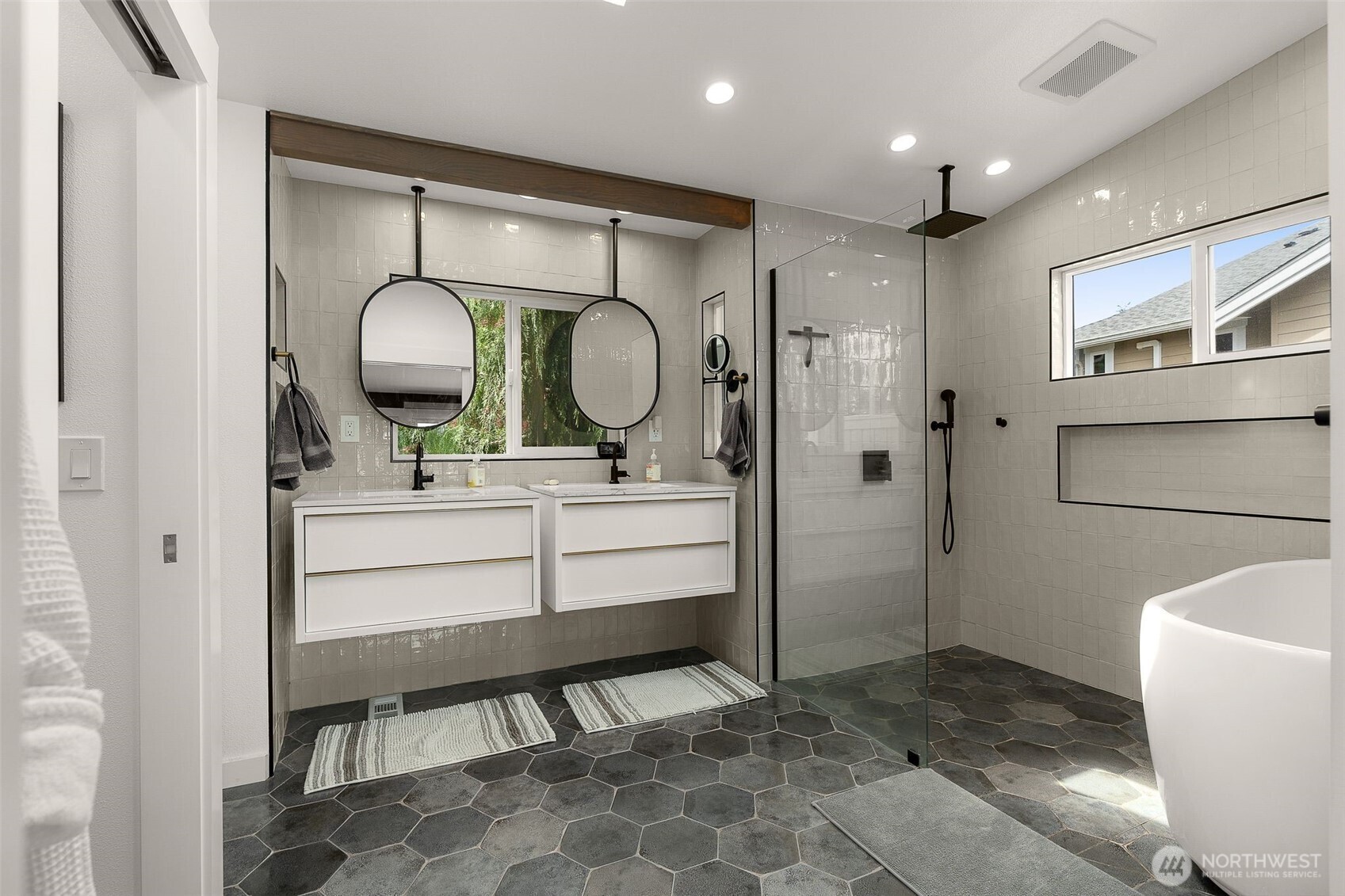 Lynnwood, Washington 98087, United States, 4 Bedrooms Bedrooms, ,4 BathroomsBathrooms,Residential,Pending,129433