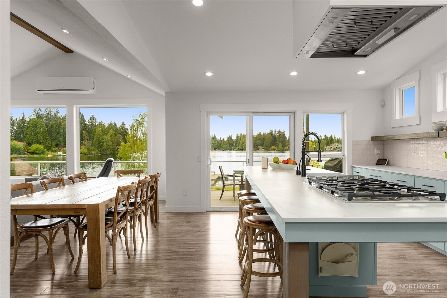 Lynnwood, Washington 98087, United States, 4 Bedrooms Bedrooms, ,4 BathroomsBathrooms,Residential,Pending,129433