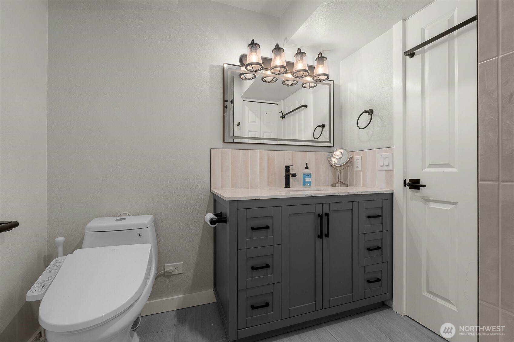 Lynnwood, Washington 98087, United States, 4 Bedrooms Bedrooms, ,4 BathroomsBathrooms,Residential,Pending,129433