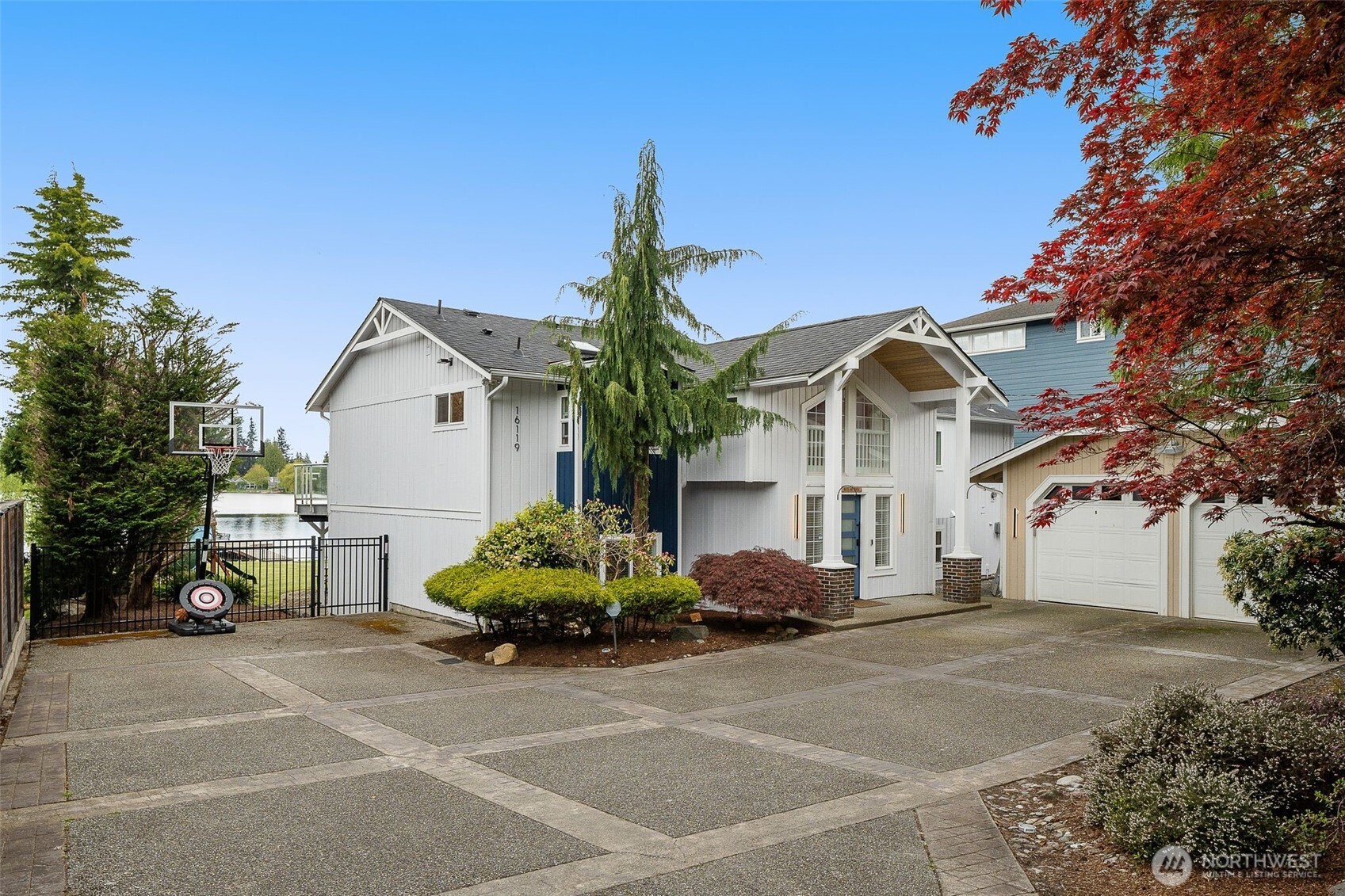 16119 Larch Way