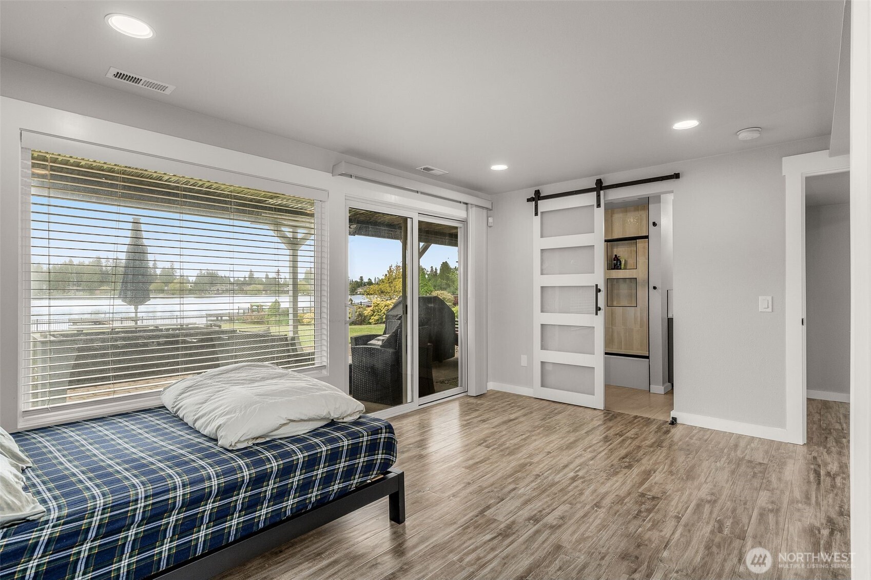 Lynnwood, Washington 98087, United States, 4 Bedrooms Bedrooms, ,4 BathroomsBathrooms,Residential,Pending,129433