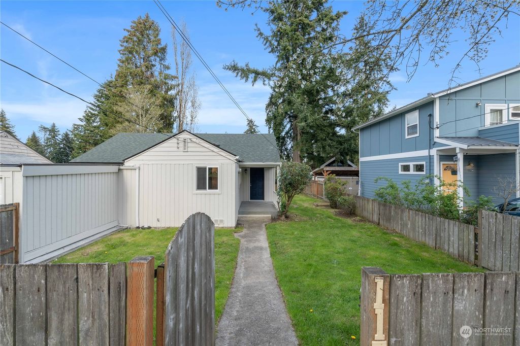 Photo of 11742 20th Avenue NE, Seattle, WA 98125 (MLS # 2056783)