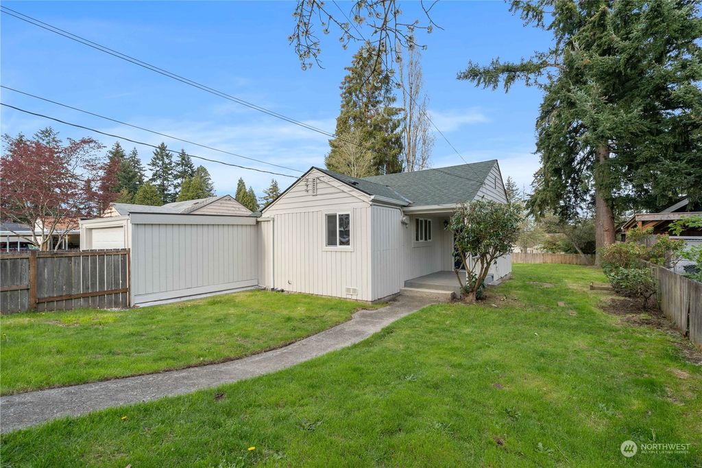 Photo of 11742 20th Avenue NE, Seattle, WA 98125 (MLS # 2056783)