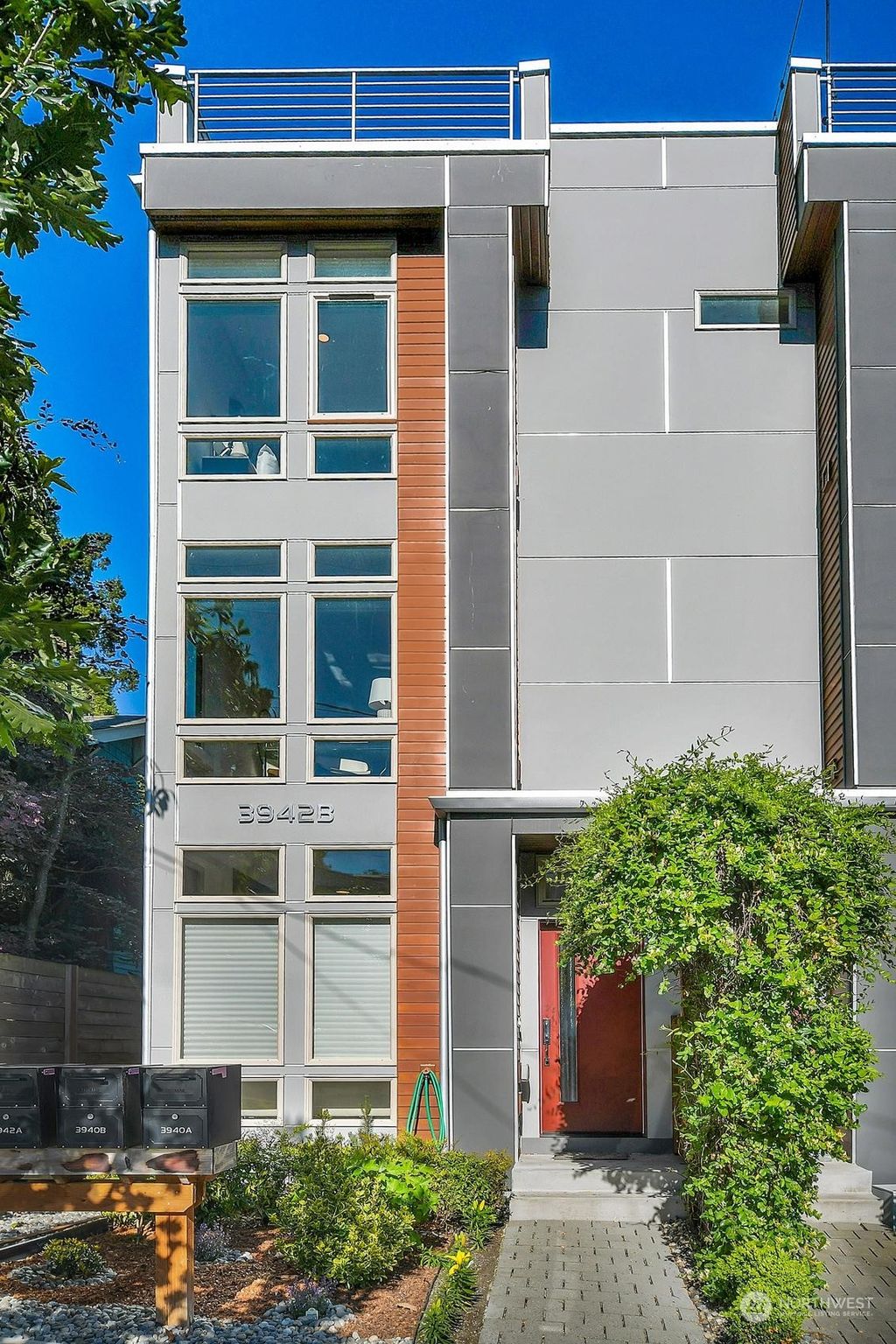 Photo of 3942 B 1st Avenue NE, Seattle, WA 98105 (MLS # 2250410)