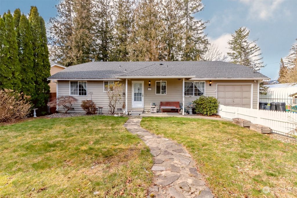 Photo of 213 3rd Street, Gold Bar, WA 98251 (MLS # 2041454)