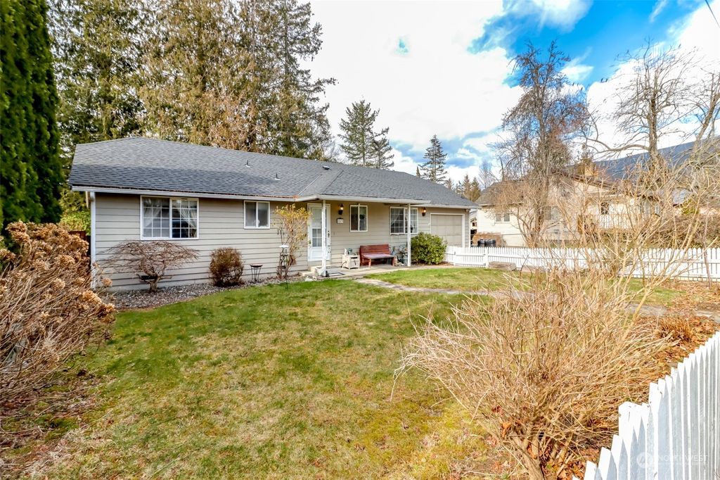 Photo of 213 3rd Street, Gold Bar, WA 98251 (MLS # 2041454)