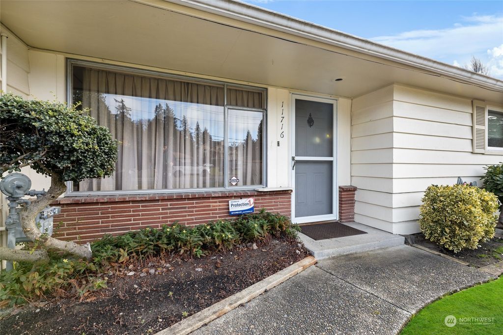 Photo of 11716 21st Avenue SW, Burien, WA 98146 (MLS # 2317002)