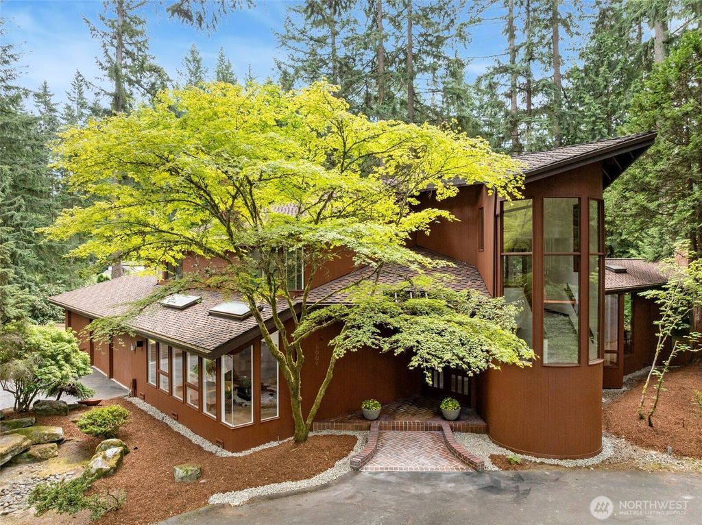 Photo of 5004 134th Place NE, Bellevue, WA 98005 (MLS # 2463787)