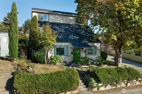 Photo of 504 Prospect Avenue N, Kent, WA 98030 (MLS # 2591765)