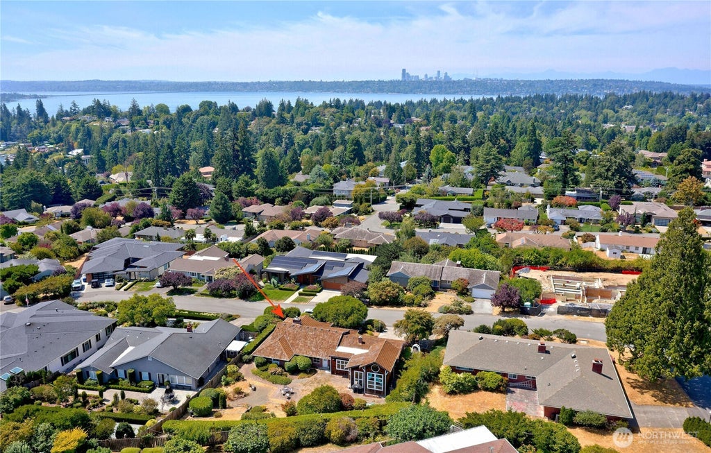 Photo of 1012 Evergreen Drive, Bellevue, WA 98004 (MLS # 2567559)