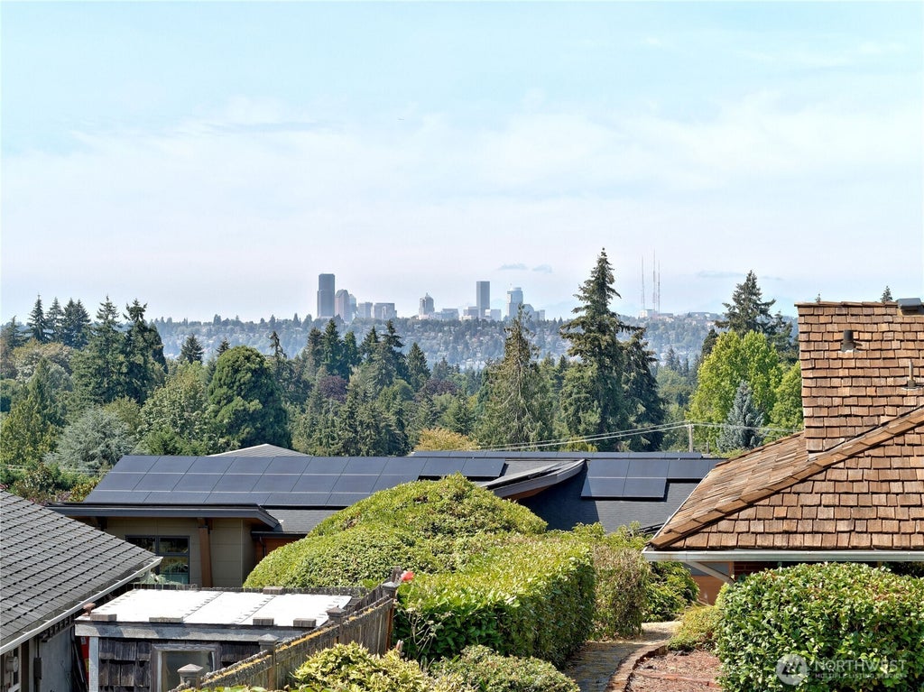 Photo of 1012 Evergreen Drive, Bellevue, WA 98004 (MLS # 2567559)