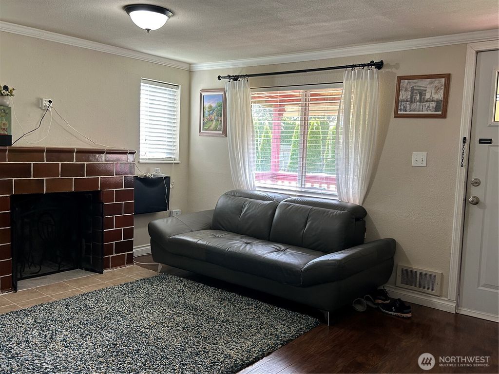 Photo of 14118 37th Avenue S, Tukwila, WA 98168 (MLS # 2368404)