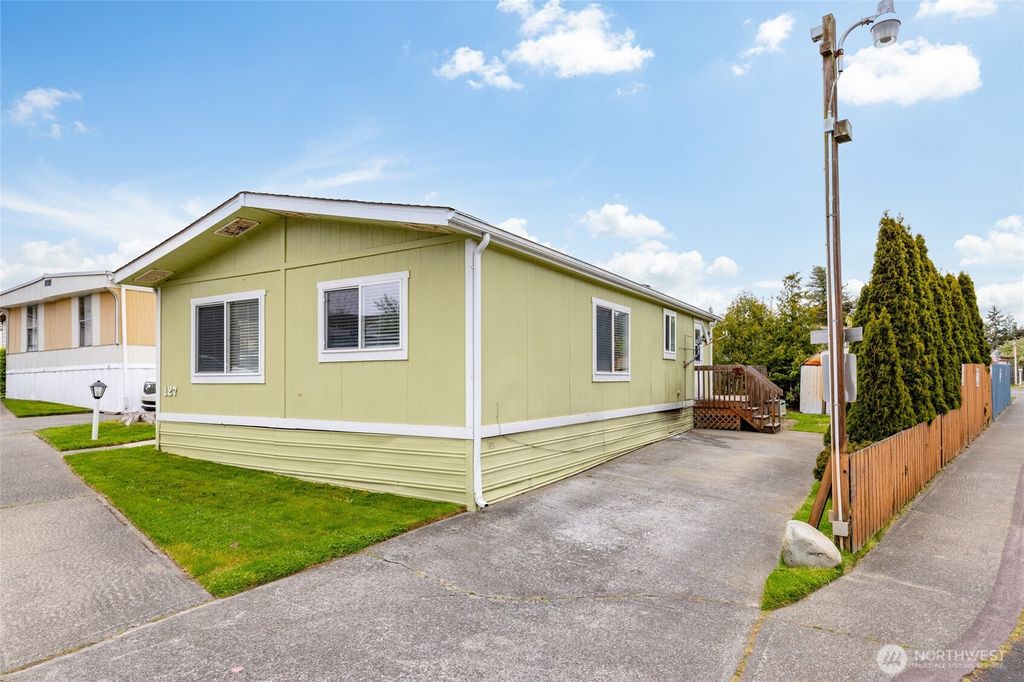 Photo of 700 NW Crosby Ave #127, Oak Harbor, WA 98277 (MLS # 2515042)