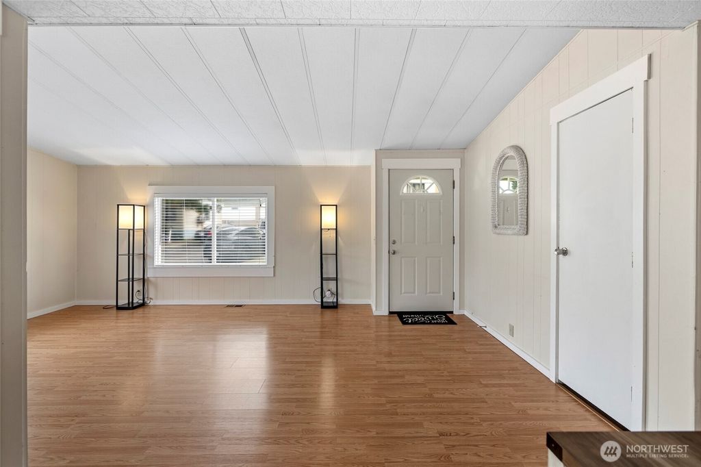 Photo of 700 NW Crosby Ave #127, Oak Harbor, WA 98277 (MLS # 2515042)