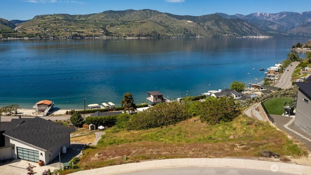 Photo of 209 Apple Avenue, Chelan, WA 98816 (MLS # 2512228)