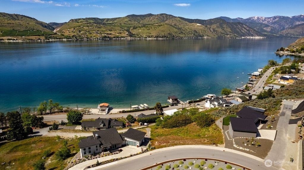 Photo of 209 Apple Avenue, Chelan, WA 98816 (MLS # 2512228)