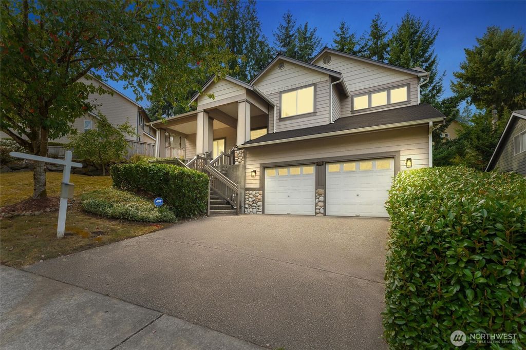 Photo of 909 Pike St NW St, Auburn, WA 98001 (MLS # 2431124)