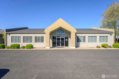 Photo of 1010 S Pioneer Way, Moses Lake, WA 98837 (MLS # 2518463)