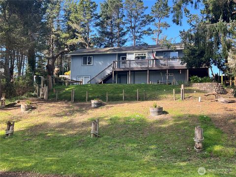 Photo of 26605 Park Avenue, Ocean Park, WA 98640 (MLS # 2499426)
