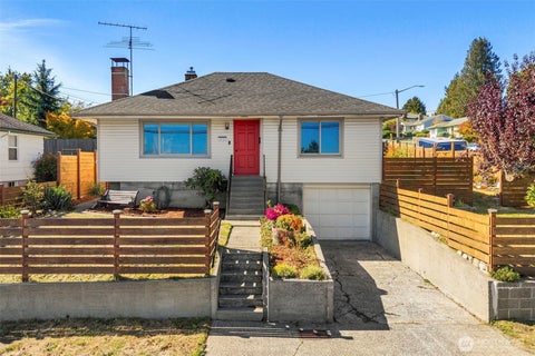 Photo of 2131 Trenton Avenue, Bremerton, WA 98310 (MLS # 2588534)