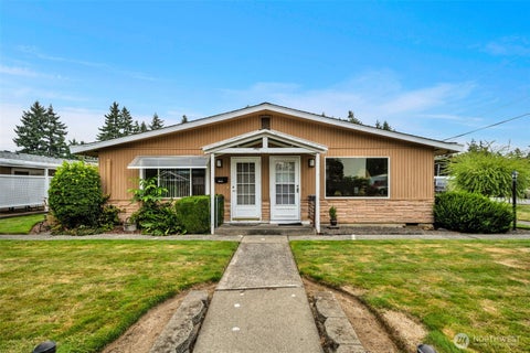 Photo of 335 7th Place SE #Unit 2, Puyallup, WA 98372 (MLS # 2535577)