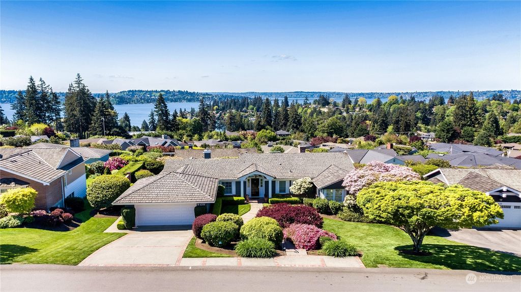 Photo of 9429 Vineyard Crest Crst, Bellevue, WA 98004 (MLS # 2235215)