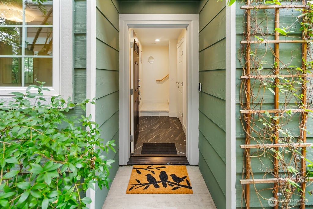 Photo of 128 B 25th Avenue E, Seattle, WA 98112 (MLS # 2579541)