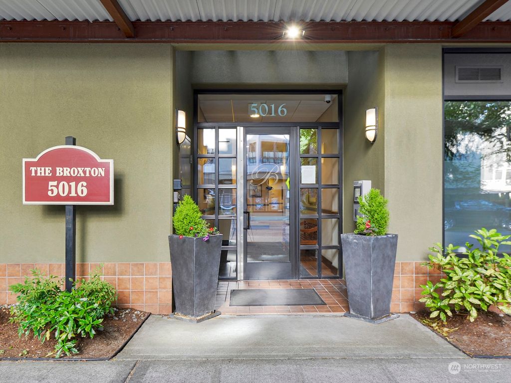 Photo of 5016 California Avenue SW #401, Seattle, WA 98136 (MLS # 2076977)