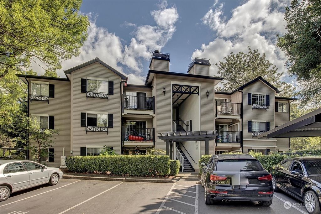Photo of 221 9th Street #C302, Kirkland, WA 98033 (MLS # 2270606)