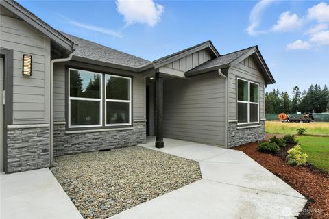 Photo of 121 GASSMAN Road, Castle Rock, WA 98611 (MLS # 2530940)