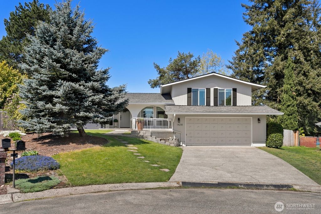 Photo of 14218 SE 163rd Place, Renton, WA 98058 (MLS # 2515343)