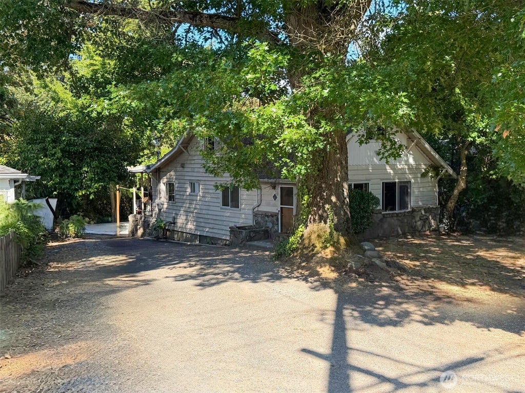 Photo of 2416 S 128th Street, SeaTac, WA 98168 (MLS # 2580614)