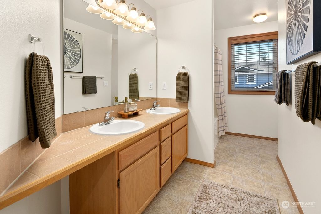 listing image 9368318889434624152