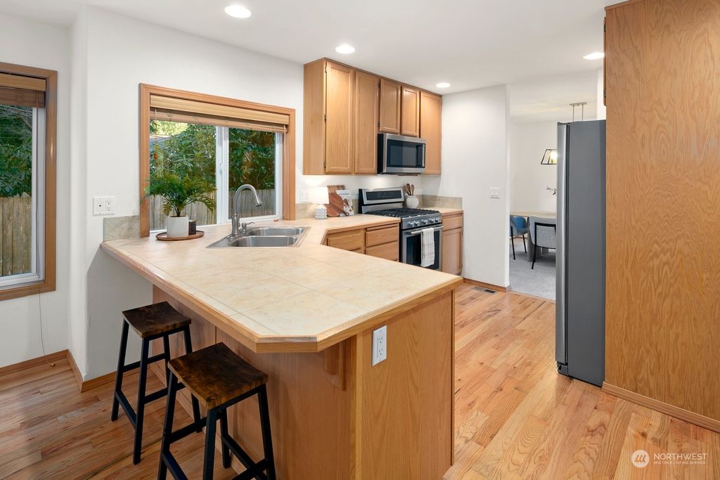 listing image 9367680163630928142