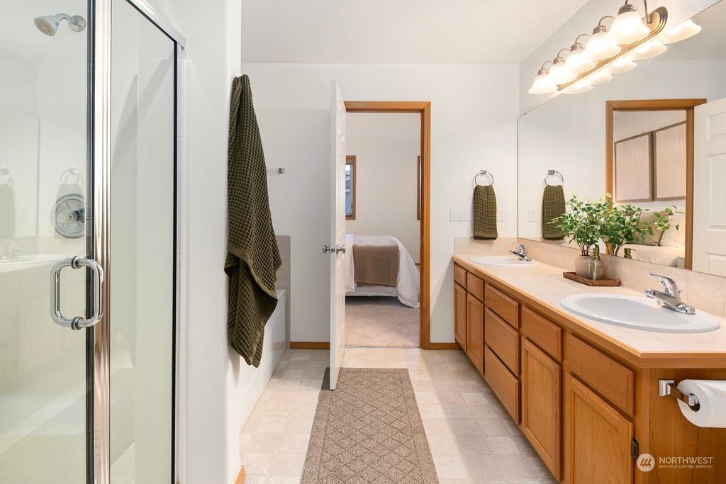 listing image 9363532177144640962
