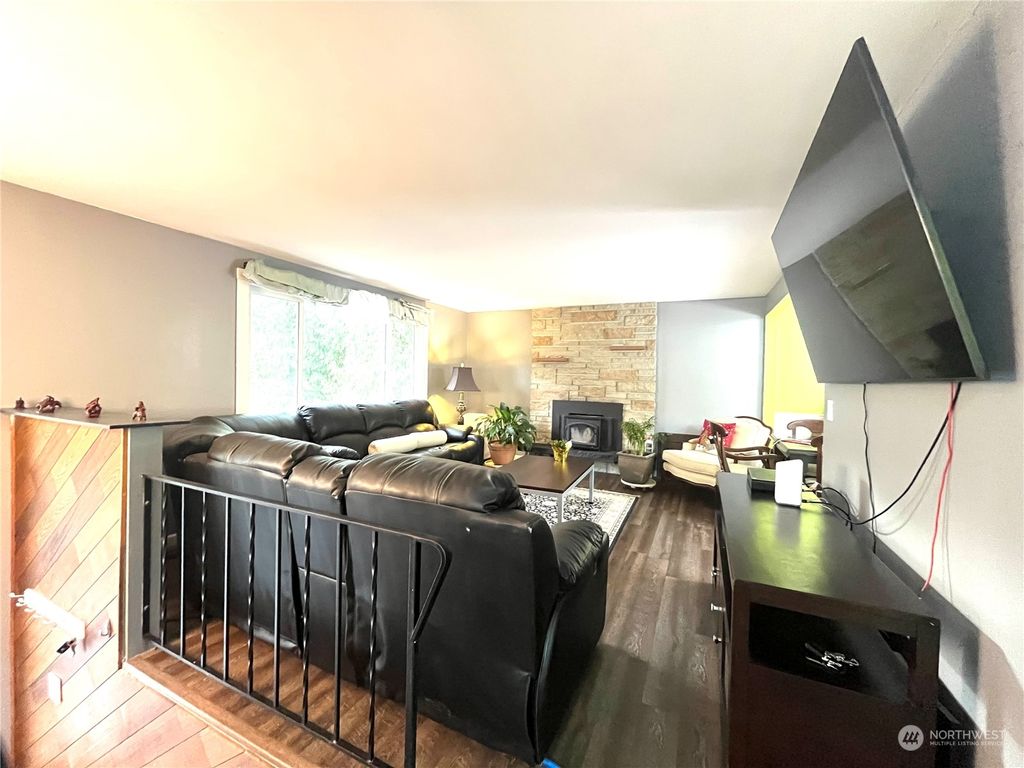 Photo of 17340 SE 149th Street, Renton, WA 98059 (MLS # 2310035)