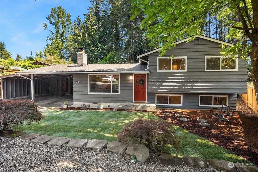Photo of 1924 214th Street SW, Lynnwood, WA 98036 (MLS # 2074791)