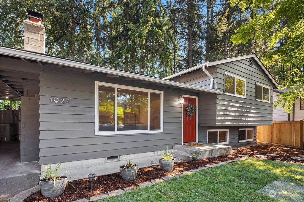 Photo of 1924 214th Street SW, Lynnwood, WA 98036 (MLS # 2074791)