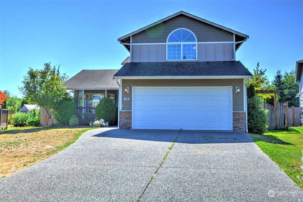 Photo of 812 Darwins Way, Granite Falls, WA 98252 (MLS # 2144791)
