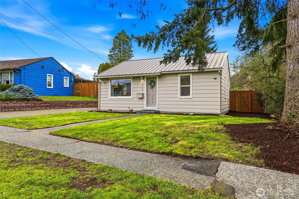 Photo of 220 SW 137th St St, Burien, WA 98166 (MLS # 2497656)