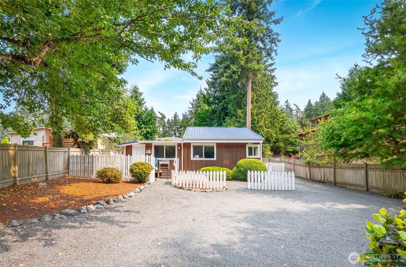 5905 Fish Road