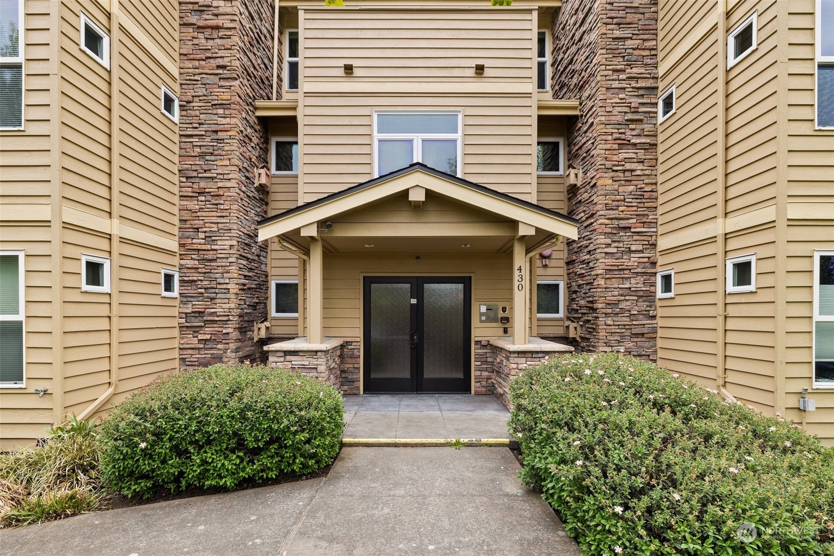 Burien, Washington 98166, United States, 2 Bedrooms Bedrooms, ,2 BathroomsBathrooms,Residential,Active,40973