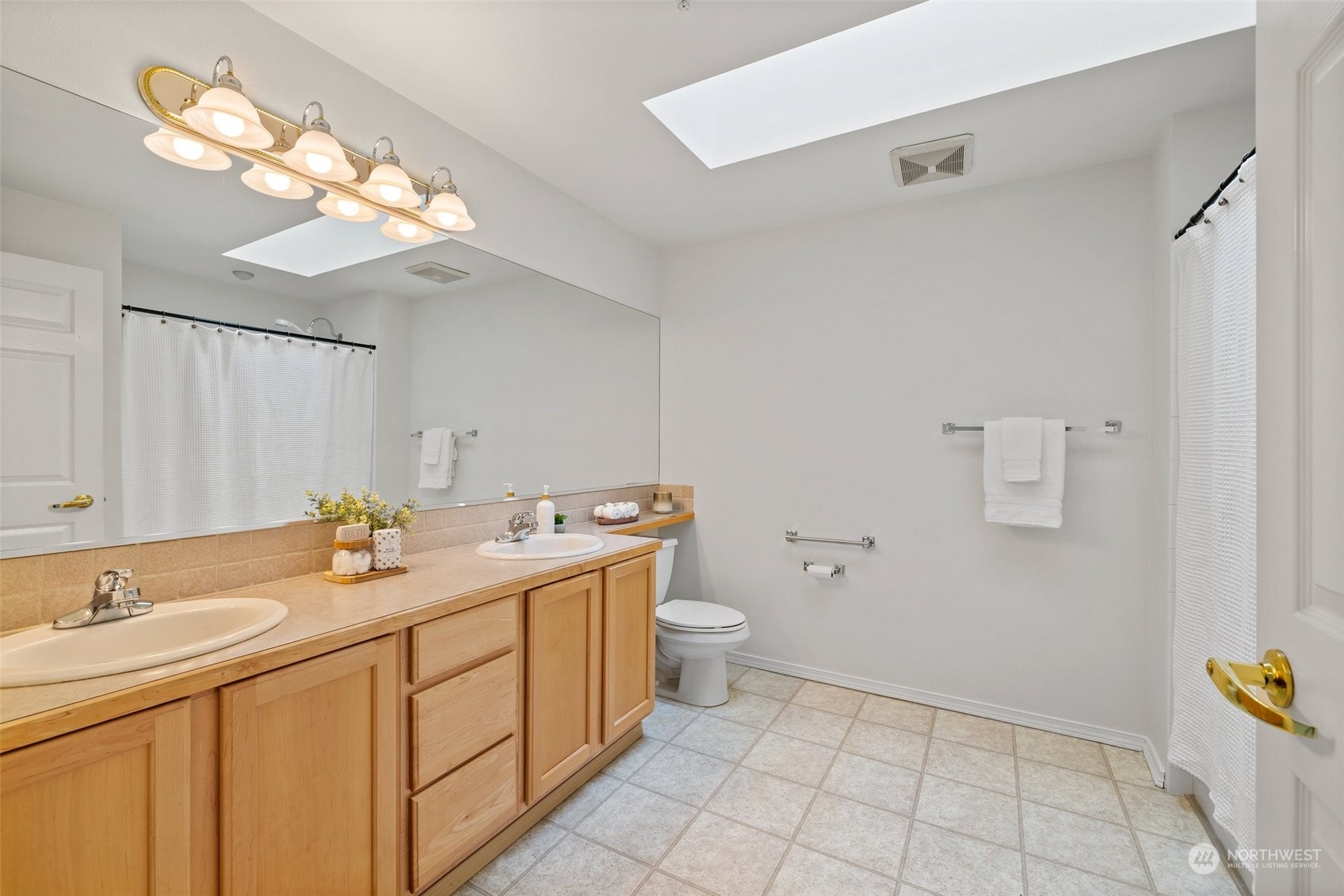 Burien, Washington 98166, United States, 2 Bedrooms Bedrooms, ,2 BathroomsBathrooms,Residential,Active,40973