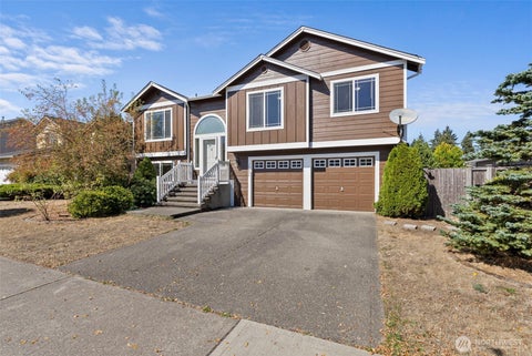 Photo of 15204 Carter Loop SE, Yelm, WA 98597 (MLS # 2581814)