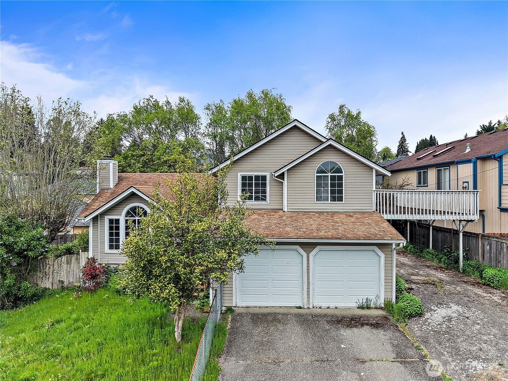 Photo of 1100 SW 3rd Place, Renton, WA 98057 (MLS # 2524135)