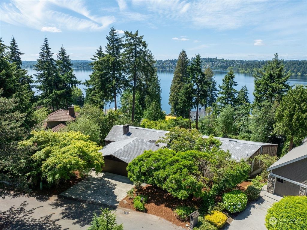 Photo of 7825 SE 63rd Place, Mercer Island, WA 98040 (MLS # 2250872)