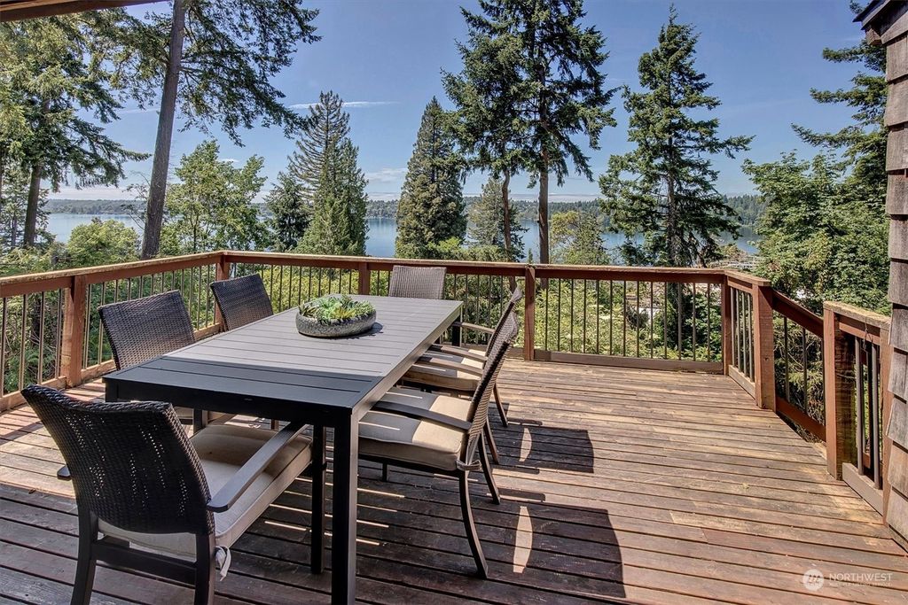 Photo of 7825 SE 63rd Place, Mercer Island, WA 98040 (MLS # 2250872)