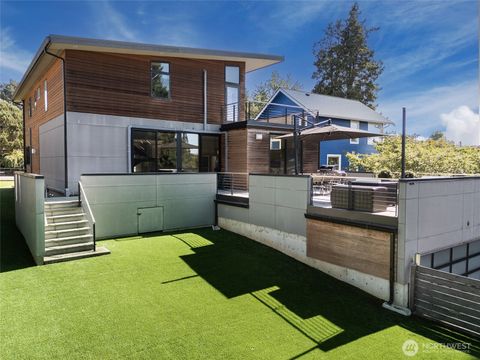 2515 30th Avenue W Seattle WA 98199