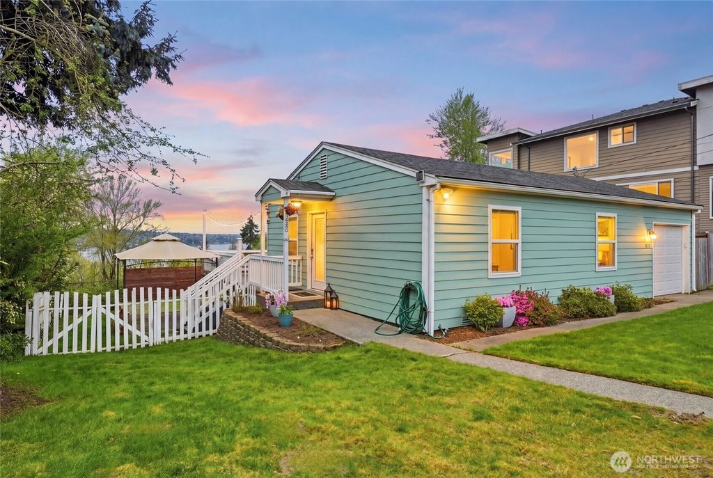 Photo of 1425 Jones Avenue NE, Renton, WA 98056 (MLS # 2503401)