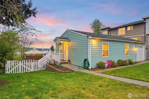 Photo of 1425 Jones Avenue NE, Renton, WA 98056 (MLS # 2503401)